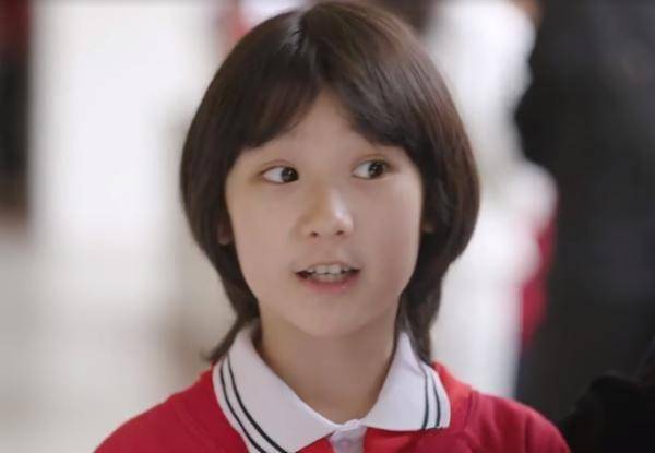 《底线》被张熙唯圈粉了,虽然只有11岁,但真的太美太有灵气了_方可莉