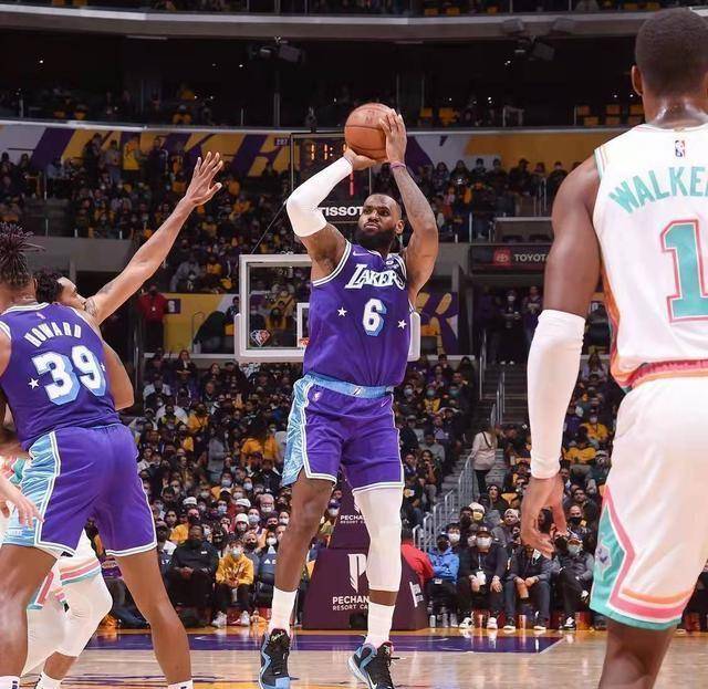 篮球排行_NBA最新实力榜!三强毫无变动,热火飙升第五,湖勇保住前十