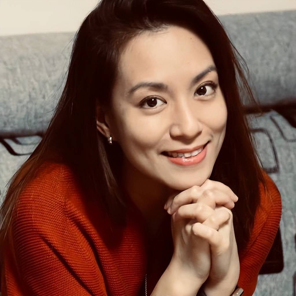 2017年,赵小侨与刘亮佐结婚时,姐妹们再次合体,勾起回忆杀.