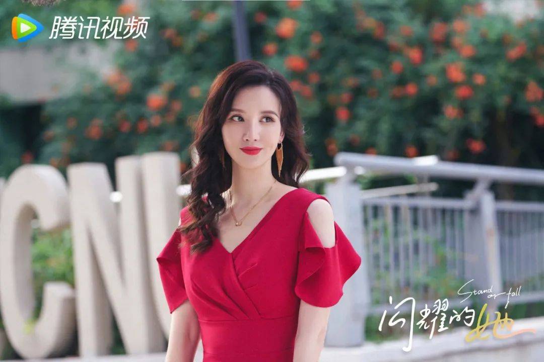 华娱星艺:冯淇参演爆款网剧《闪耀的她》!_情感_表演_观众