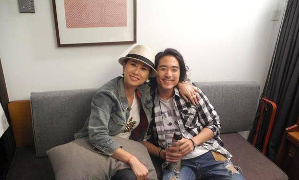 叶倩文与继子林德信关系很好,无话不谈叶倩文还表示,自己虽然是后妈