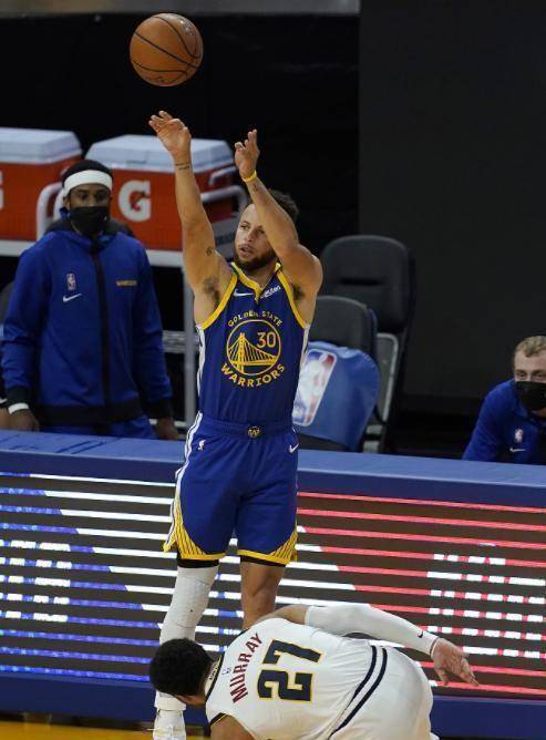 库里打疯,10记三分刷爆纪录,全票mvp归来给约基奇上课_命中_得分_勇士