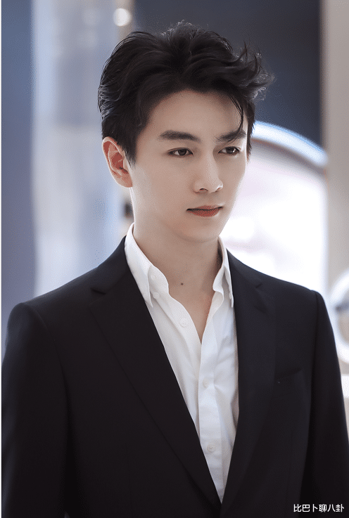 陈晓活动生图现古装神颜,遇上它后秒变外星人,所有明星都逃不过_美颜