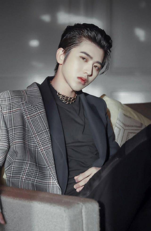 《青春有你2》蔡徐坤侧颜杀!你认得出他吗,来测试下!_考验_少年_信念