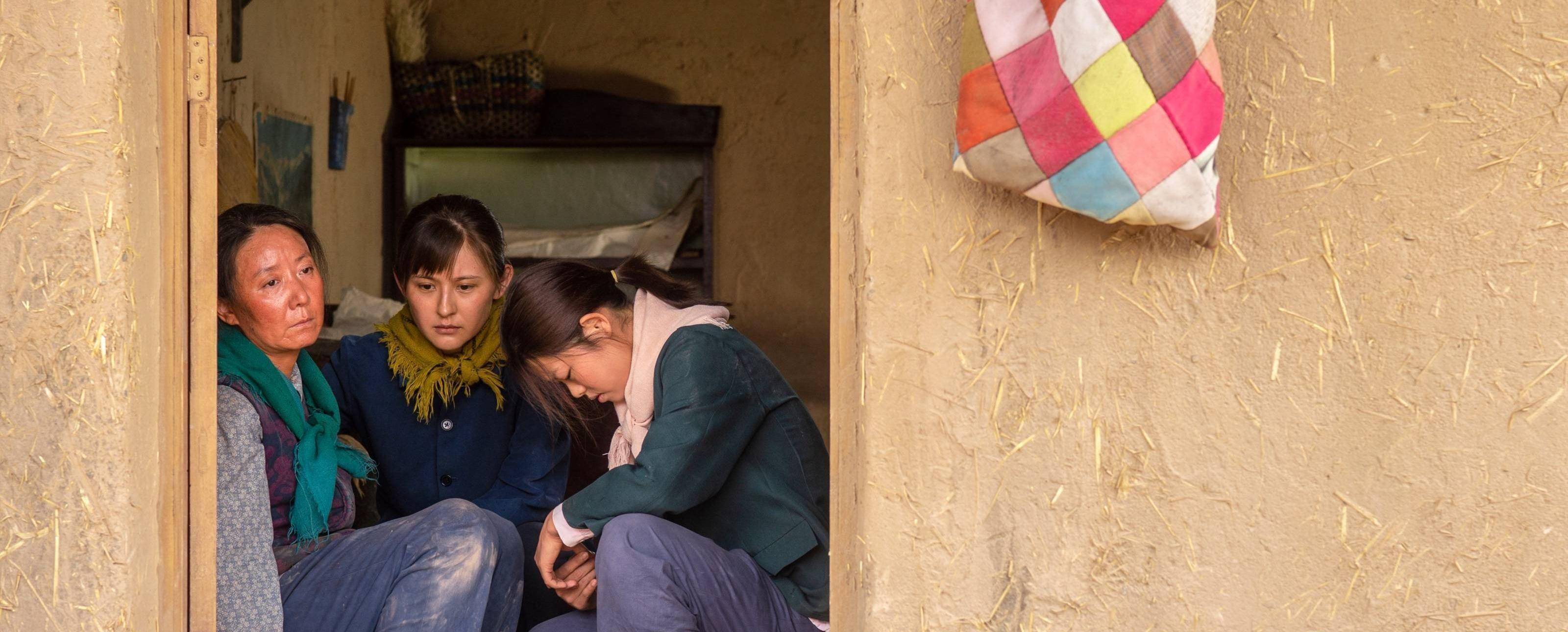 黄轩致敬基层扶贫干部,热依扎感谢角色给予力量《山海情》剧照