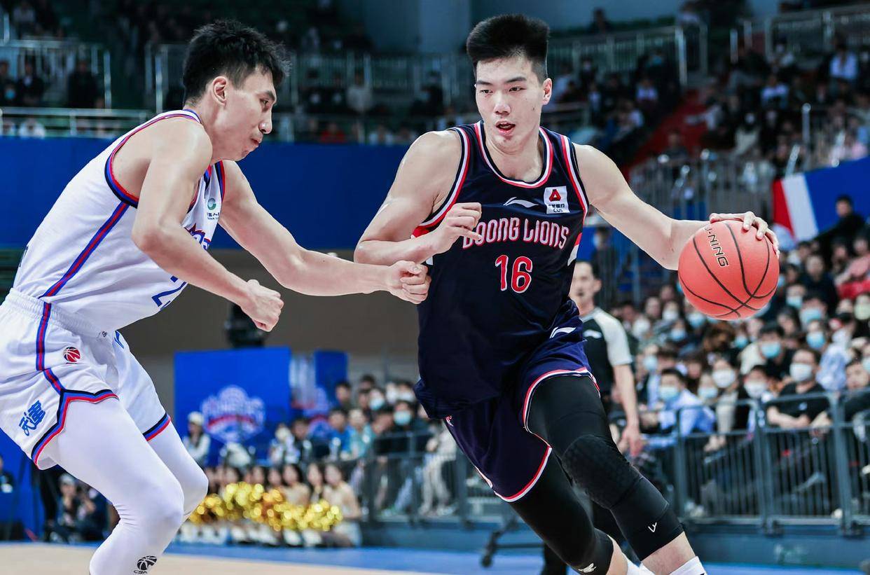 广东正式瞄准"新中锋",杜锋被逼交易黑白矮?_广州队_球员_1