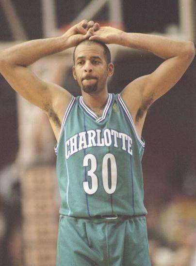 第十:在库里的童年时期库里就主演过汉堡王得商业广告.