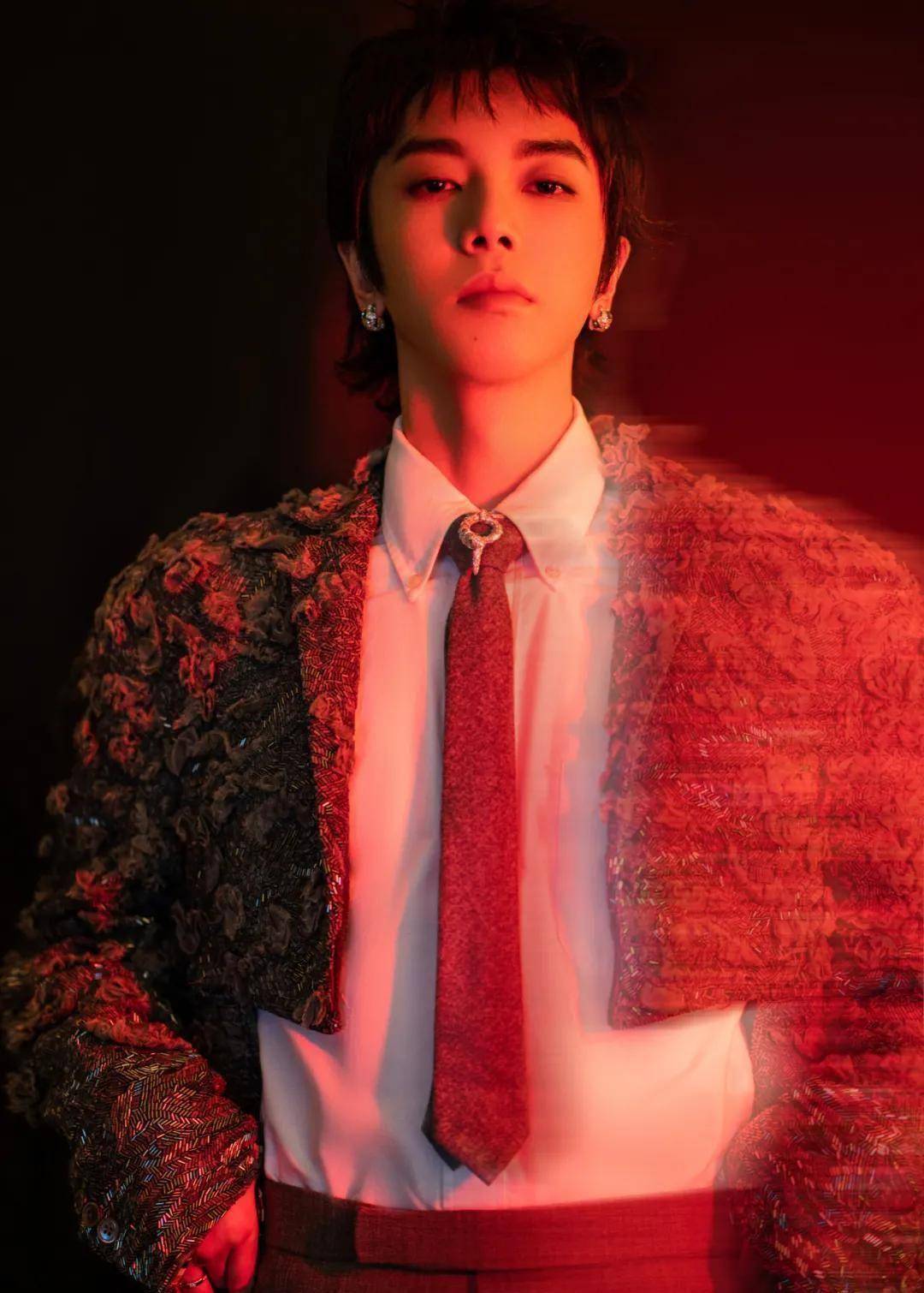 华晨宇,忧郁王子荣升爸爸 是音乐鬼才还是精分少年?_邓紫棋_孩子_张碧