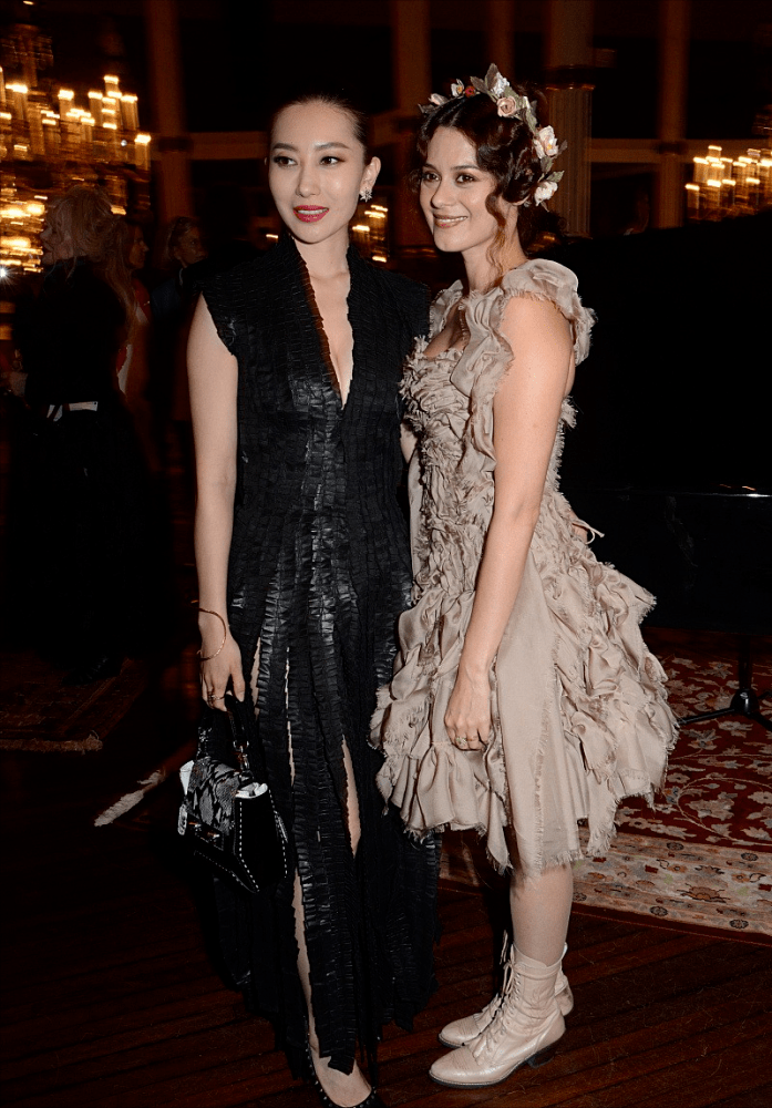 章子怡哥嫂太不般配!