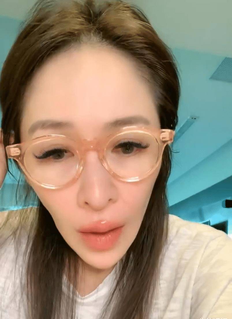 萧亚轩发布视频分享近况,表示自己单身,但整个人状态不佳_官宣_受伤