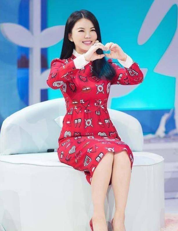 李湘减肥成功变"黄蜂腰",都说胖子是潜力股,这回我相信了_美食_体型