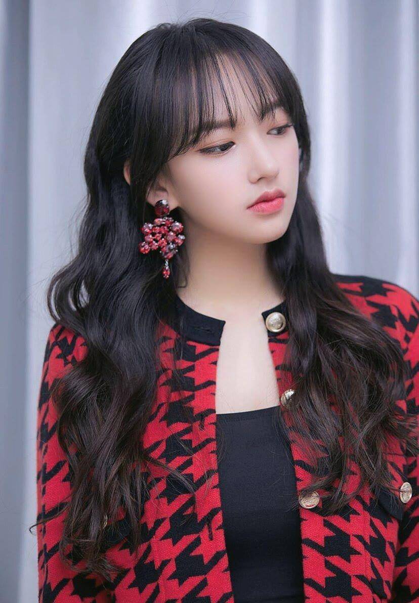 名人写真:程潇随意干净,时尚文艺的照片,飘逸的长发充满活力_休闲