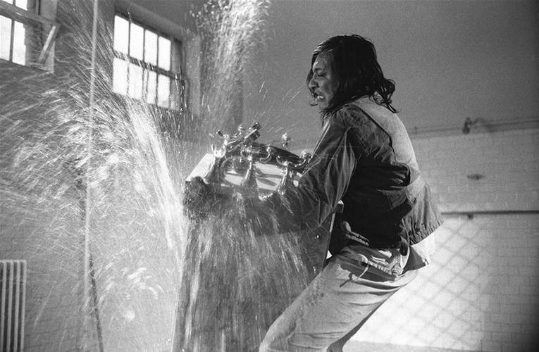 《飞越疯人院》:个体自由与社会批判的艺术呈现与社会影响