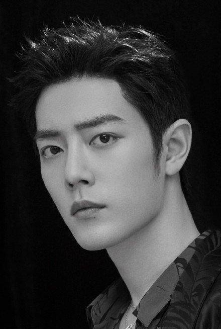 肖战晒素描图:我也不知道画了个啥,你猜中了吗_穿着_气质_东西