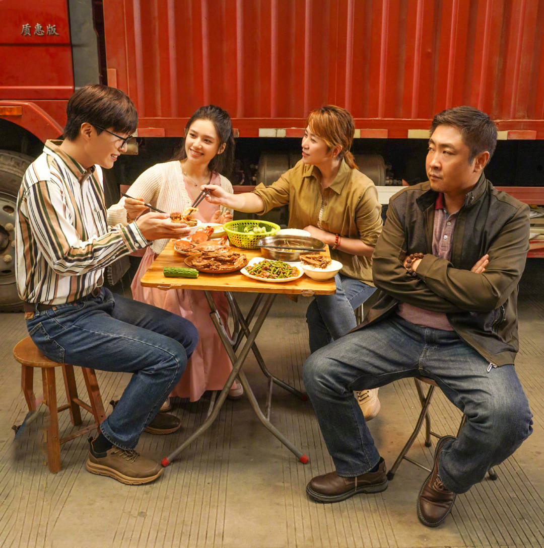 范丞丞碾压王一博?烂片《人生路不熟》大爆,中国喜剧有多圈钱?