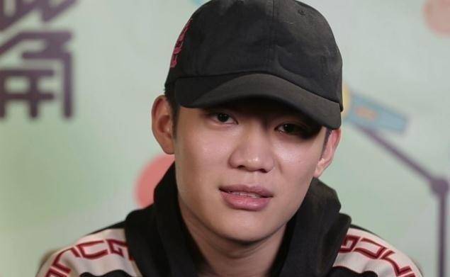 李小璐挽手红花会pgone,pgone回应并没有,贾乃亮选择相信!