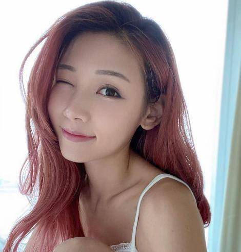 《大帅哥》,《踩过界2》等,在刚播毕的《一笑渡凡间》中,简淑儿的