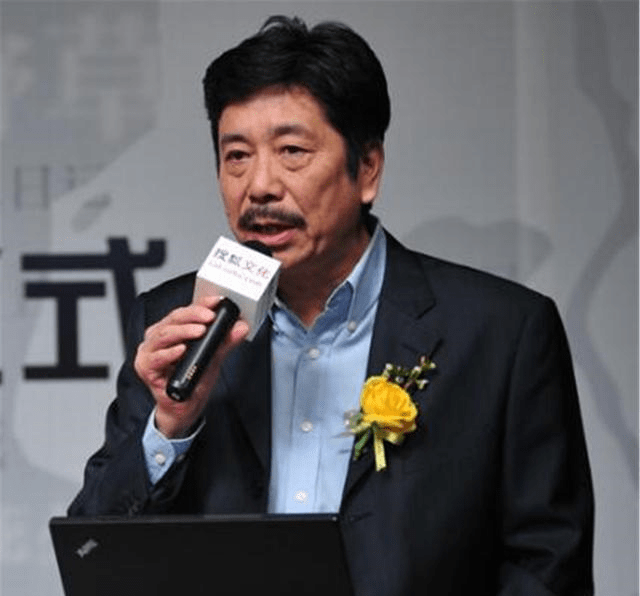 周景欣喜欢娱乐圈,所以最终在里面发展.