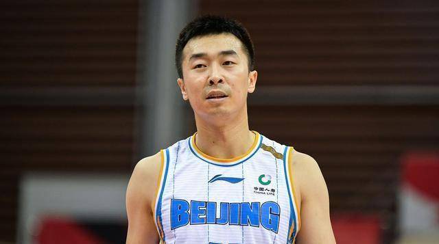 贾磊:太多有利广东的判罚,京粤半决赛第一场裁判报告没人敢签字_北京