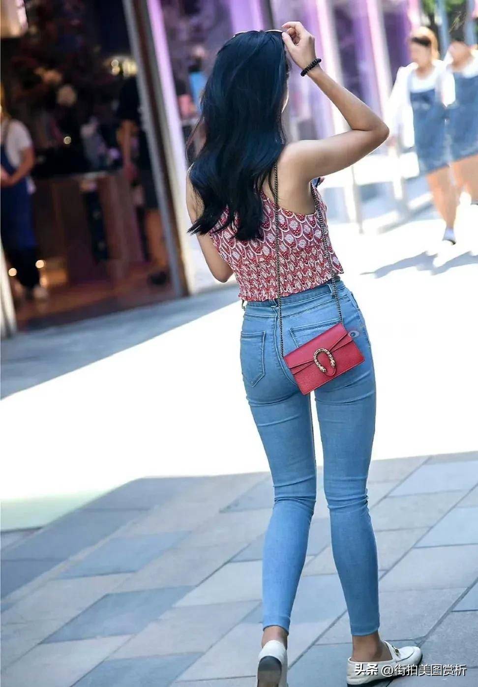 紧俏牛仔裤,塑造街拍女神完美好身材