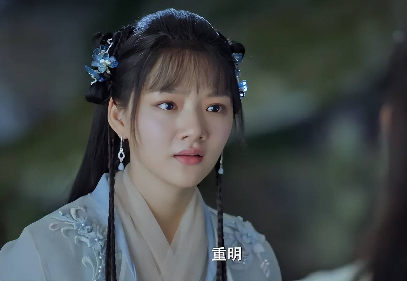 肖战驾驭的是二十出头的青年才俊,观众是可以接受的,毕竟他的颜值非常