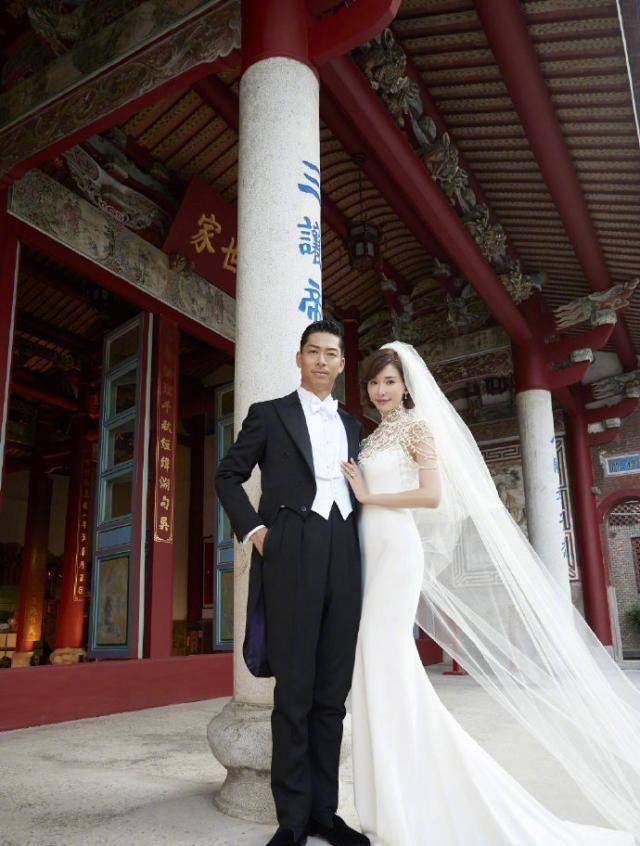 袁弘夫妇现身林志玲婚礼,造型简约大气,高级感十足.