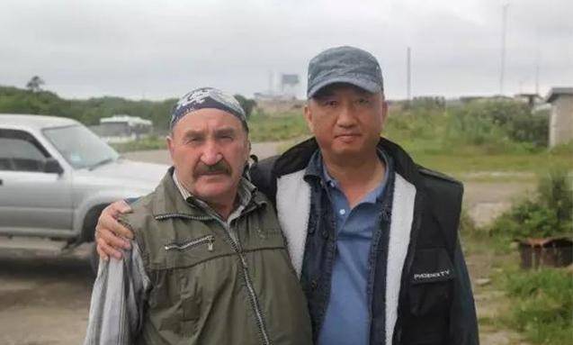 1999年,为报恩,中国记者卢宇光娶了恩人妻子,还带其子女回中国_俄罗斯