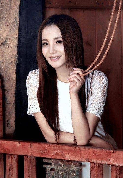 大陶红比小陶虹早出道5年,然而无论是生活还是事业,她似乎都没有小