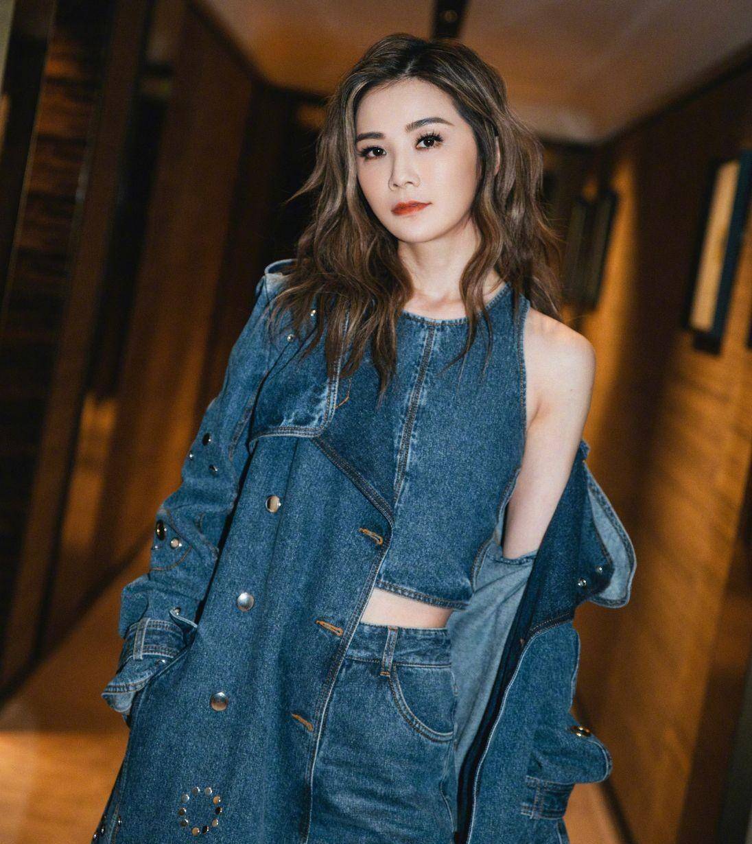 40岁蔡卓妍惊艳了巴黎!