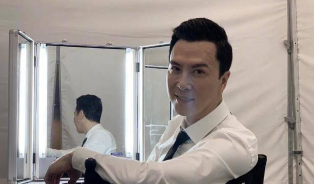 甄子丹58岁生日在片场度过妻子晒全家福为其庆生_汪诗诗_内地_个人