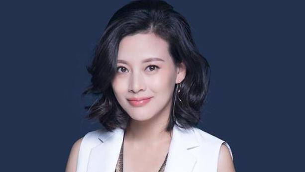 他是黄渤多年好友,荧幕"国民教导主任",和妻子相爱多年0绯闻_张磊