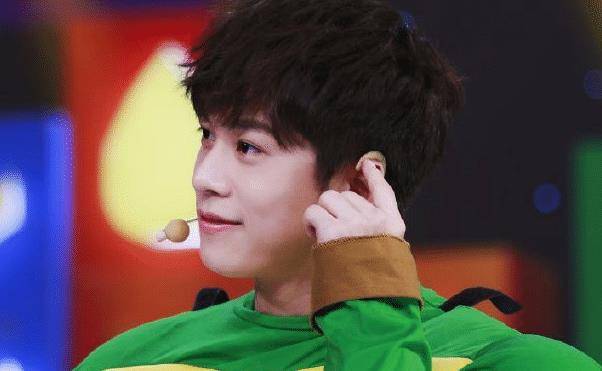 因《快乐男声》而出道的武艺,性格比较腼腆,却拥有很多才艺_比赛_时候