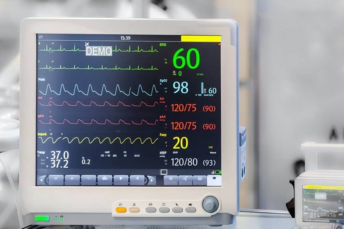 血压在多少范围内算正常(医院测血压高在家测正常怎么回事)