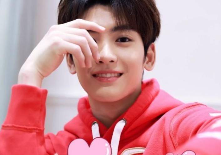 到目前为止,在黄俊杰的最新微博中,他仍然不承认与花儿的超级顺从关系