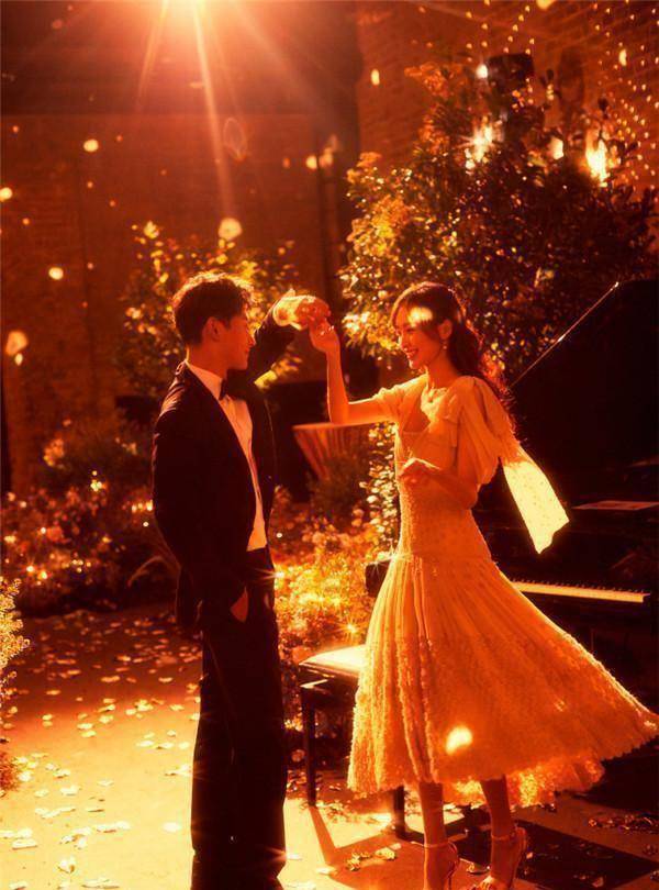 唐嫣和罗晋晒结婚证公布婚讯,婚礼前夕欢迎晚宴两人合舞好浪漫_祝福_