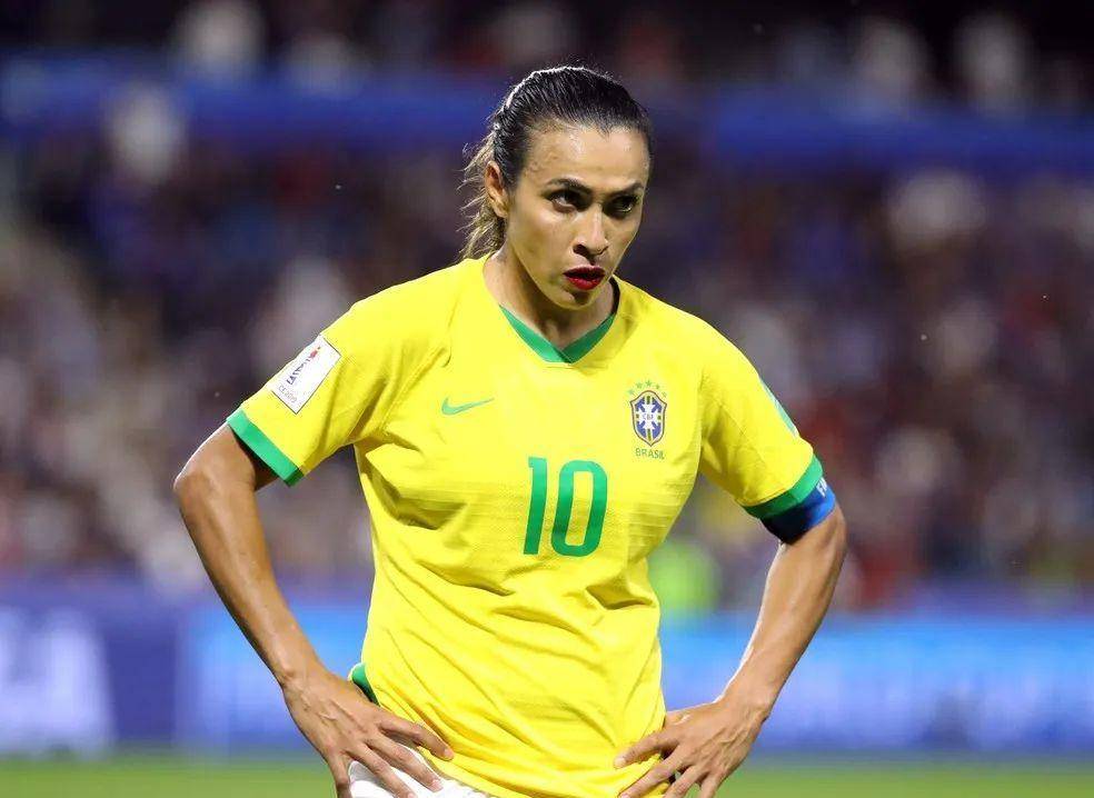 她没拿过世界冠军,却是球迷心中的女足第一巨星_玛塔_巴西_决赛