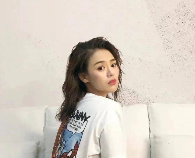 马思纯与男友在英国偶遇,疑似怀孕,网友:我要生了_张哲轩_美女_样子