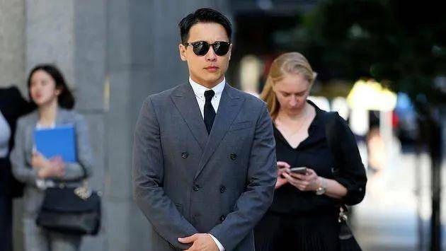 于正吐槽前者恋爱脑,又一位为爱情整容的女星_赵丽颖_虞书欣_尹正