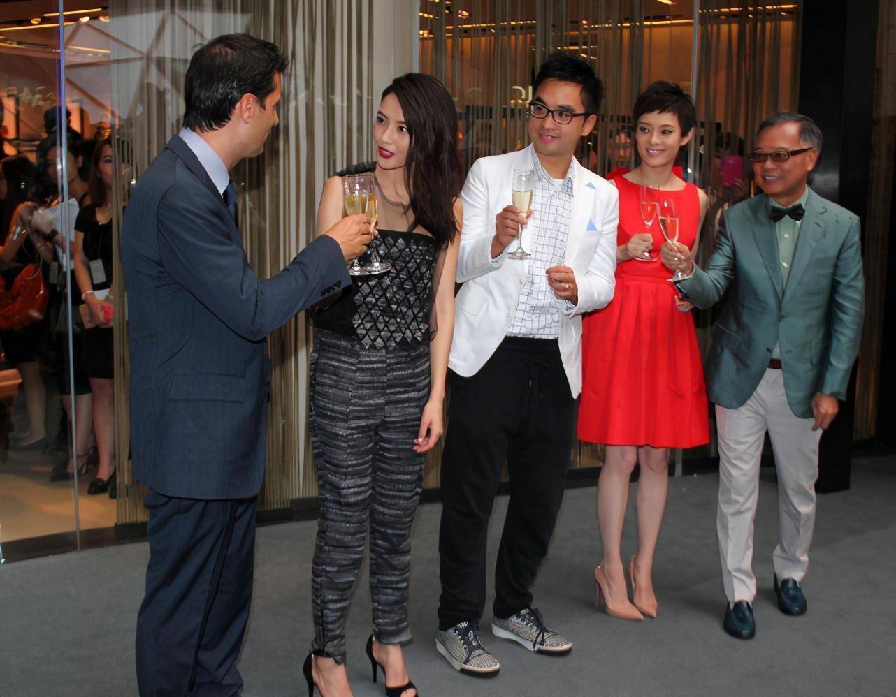 孙俪与高圆圆同框的时候有点差距,虽然都是骨感瘦,但气质却不同_时尚