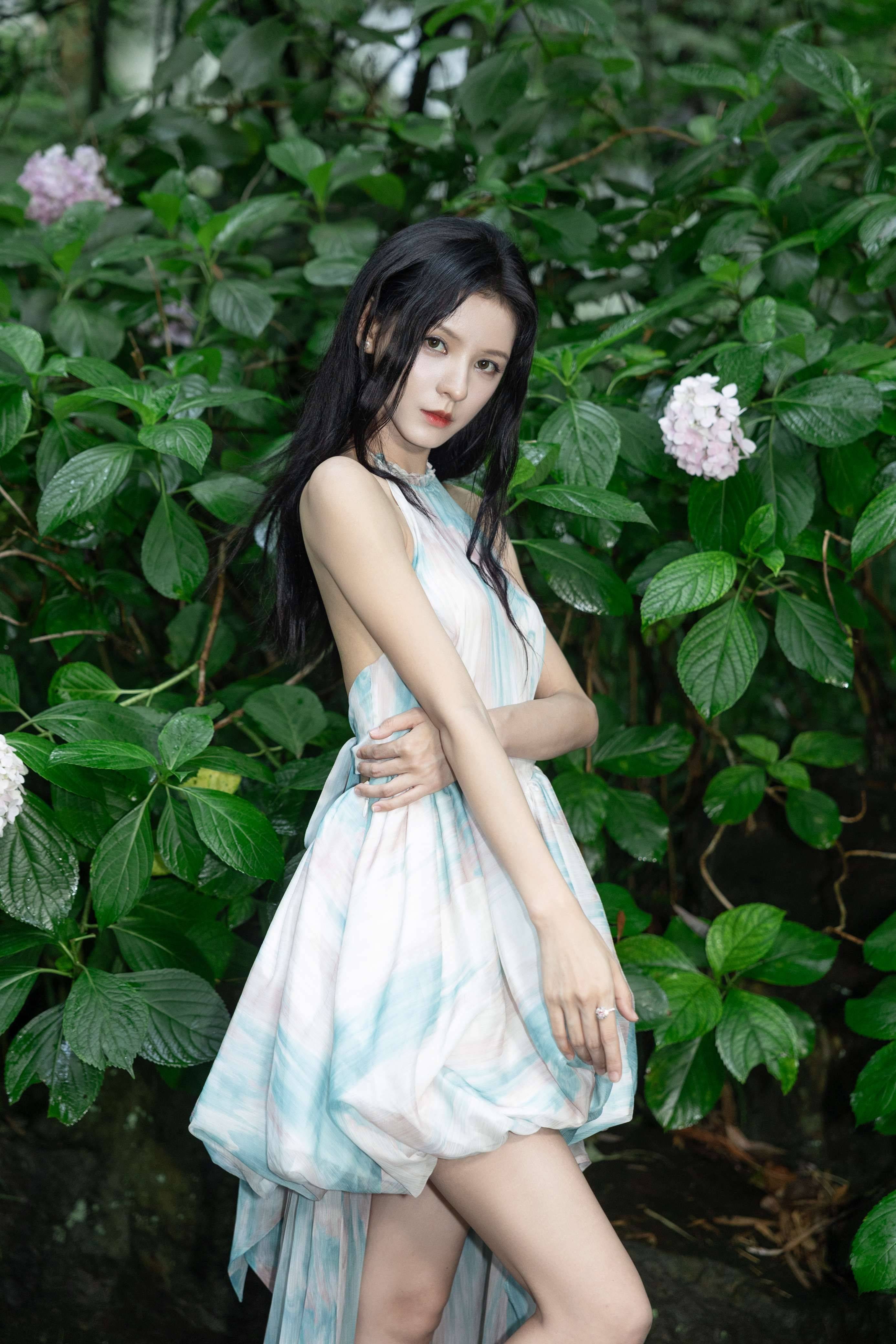 张予曦长裙性感大长腿写真_眼睛_美得_气质