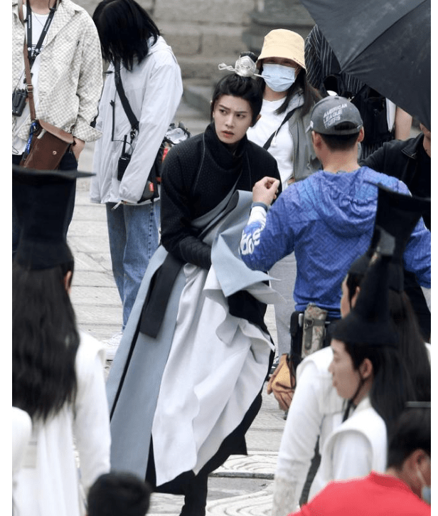 迪丽热巴古装突破《驭鲛记》路透,热巴绿裙清新,与任嘉伦好配_造型