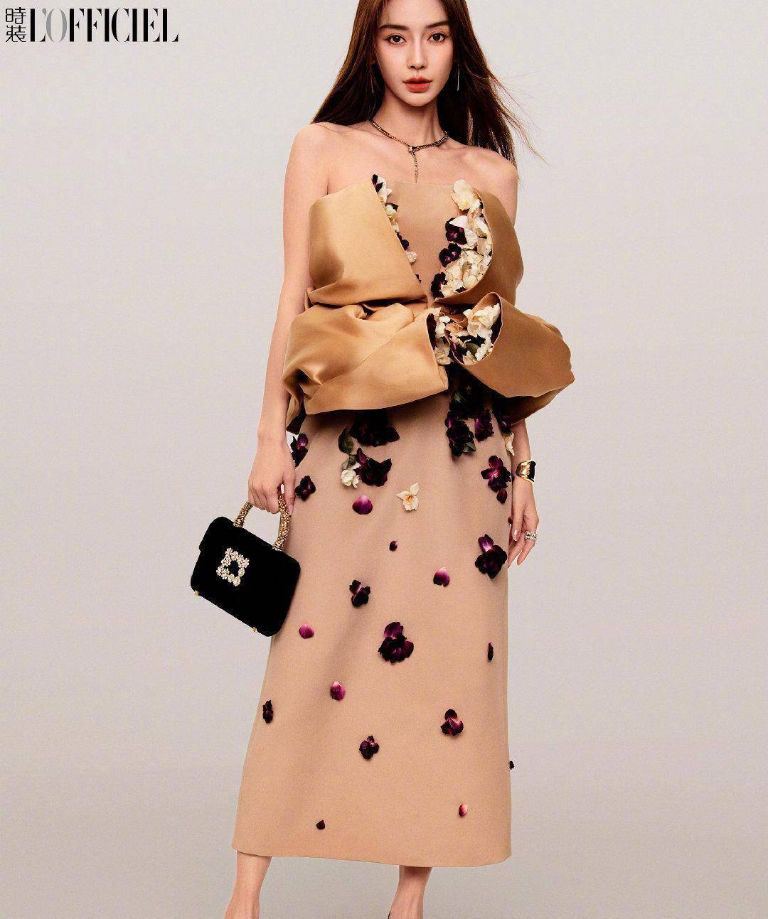 杨颖登《时装》十二月刊,裸色抹胸性感撩人,机车短发又酷又飒_baby