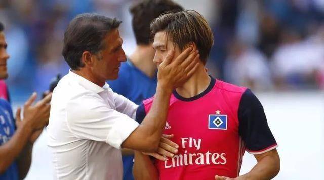 不莱梅10轮不胜解雇主帅张玉宁熬出头!_努里_球迷_拉巴迪亚