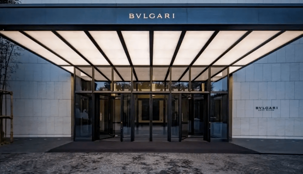 营造出大空间,大花园,大视野的整体观感,花园打破边界渗入活动场地,把