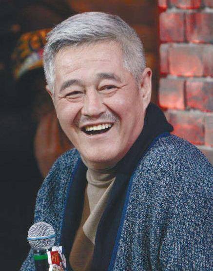 本山对儿子的重视,估计也是打算让儿子接手产业,如今的赵本山年纪不小