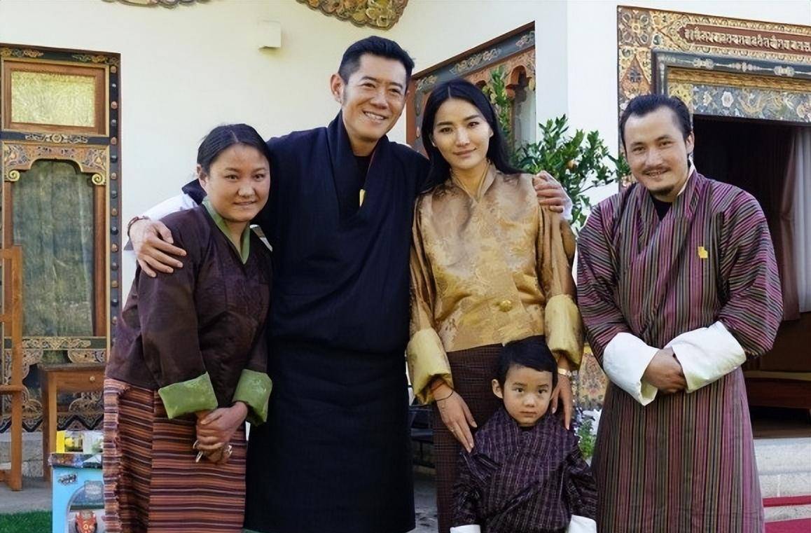 当然,无论外边闹得怎么沸腾,不丹王室都不会做声.