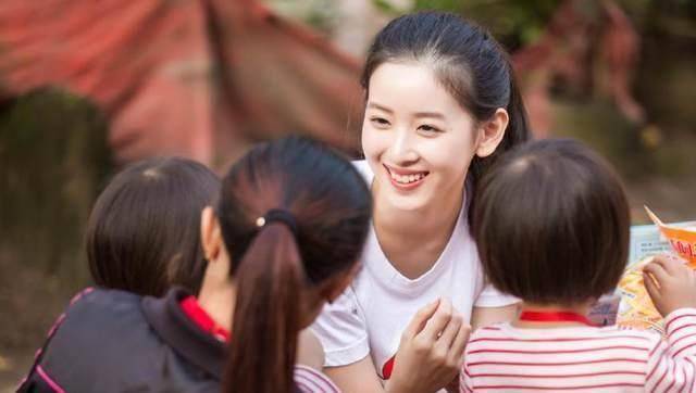 章泽天晒泳装照,奶茶妹妹一如既往的美,网友:好平!_感觉_消费_漂亮