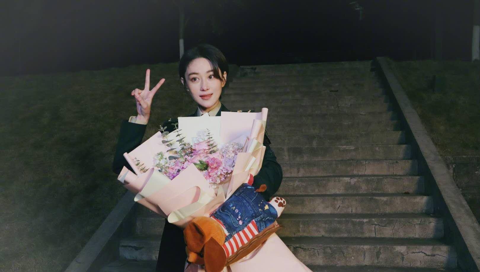 前段时间由张馨予和李易峰主演的作品《号手就位》也正式杀青了,这部