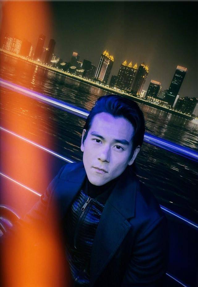 彭于晏最新动态,为新角色瘦到脸颊凹陷,还在拍戏中学会了修空调_观众