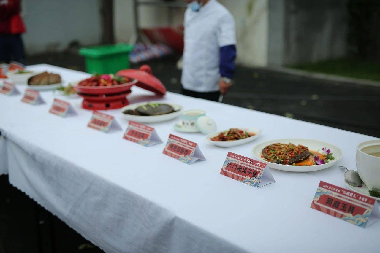 沉浸式感受美食的魅力让人垂涎欲滴起伏翻滚的菜肴热气腾腾的炒锅煎